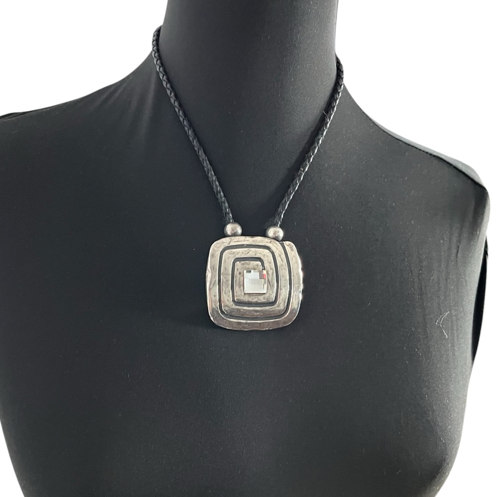 SWIRL STATEMENT NECKLACE